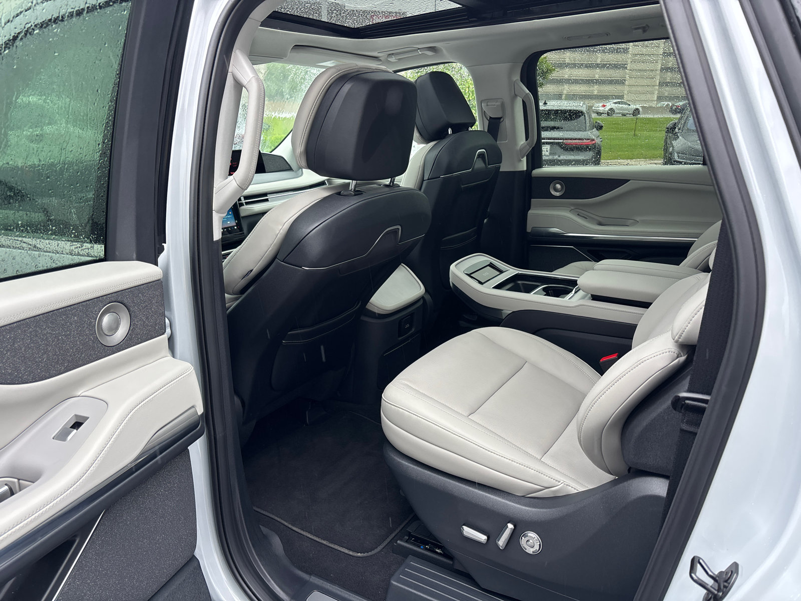 New 2026 Lincoln Navigator L Reserve AWD/4WD image 27