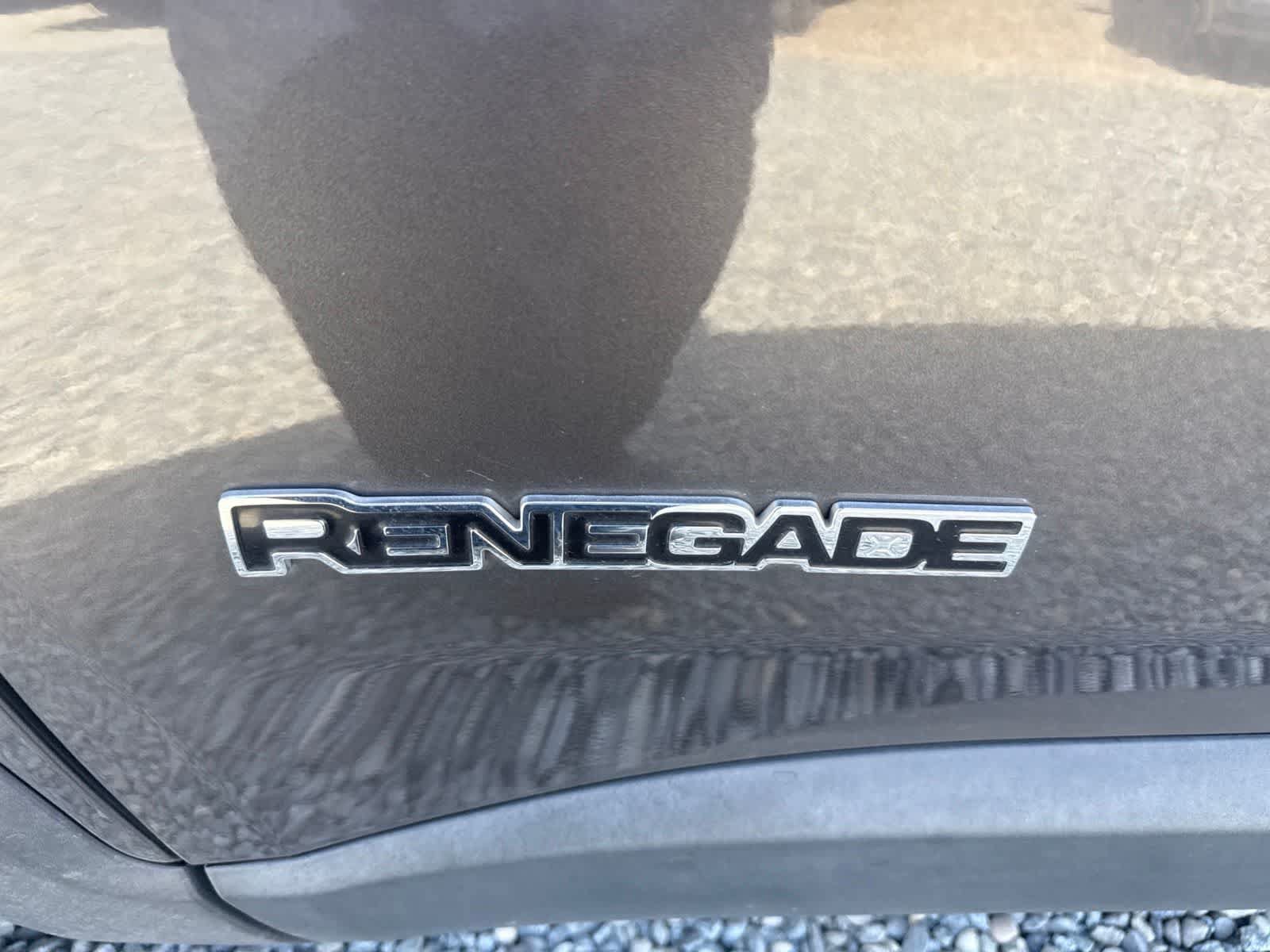 Used 2018 Jeep Renegade Latitude w/ Advanced Technology Group FWD image 10