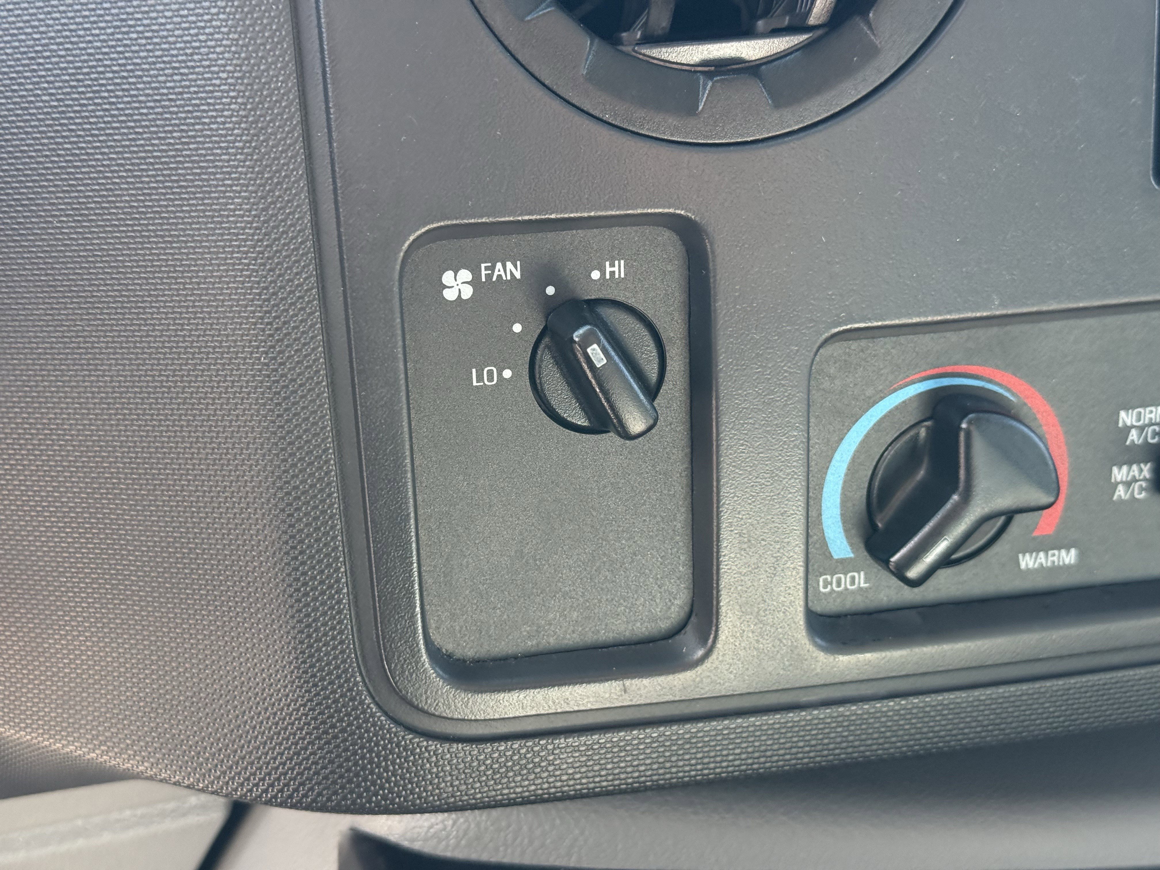 Used 2019 Ford E-350 and Econoline 350 Super Duty w/ Power Windows & Locks Group image 22