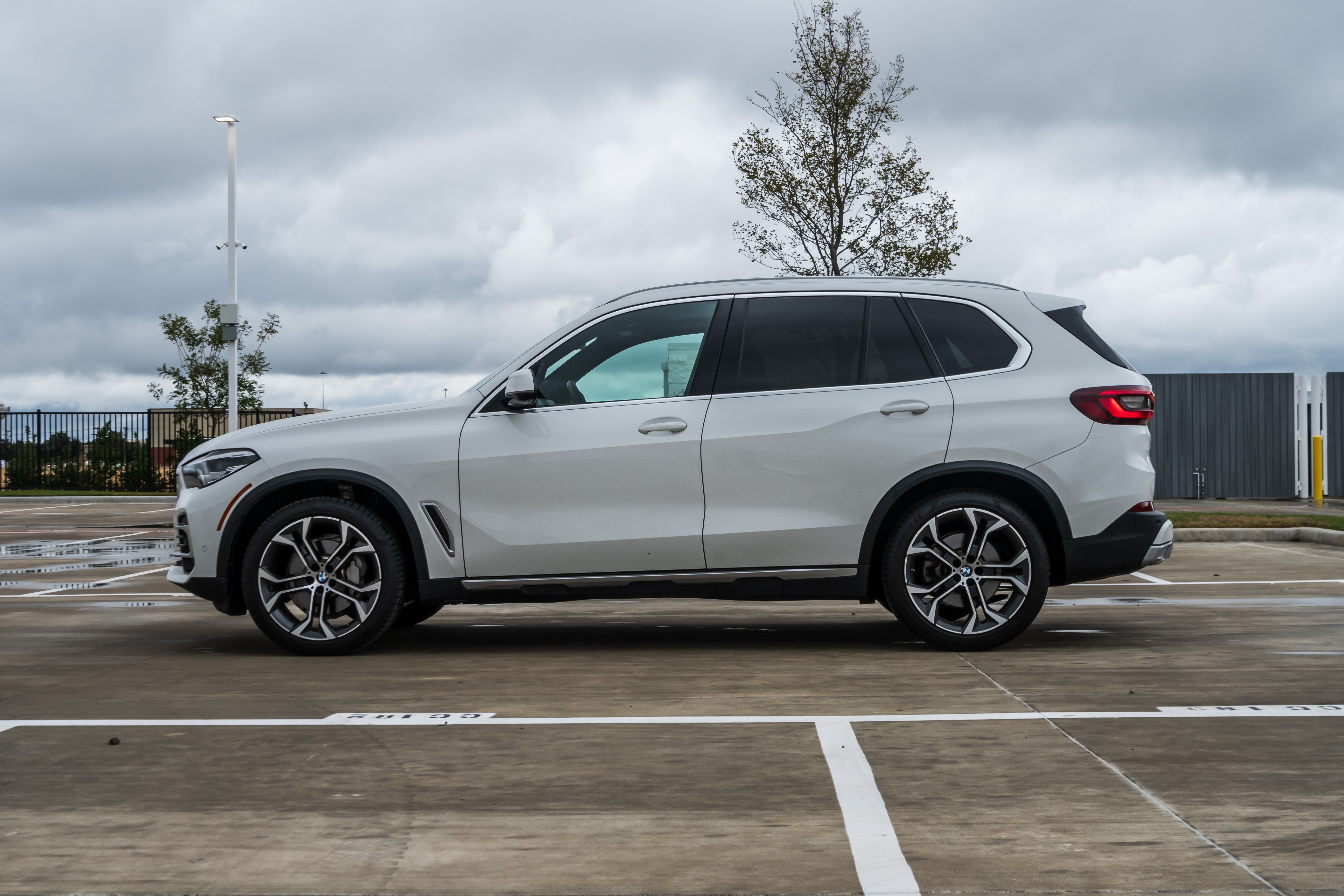 Certified 2023 BMW X5 xDrive40i w/ Parking Assistance Package AWD/4WD image 6