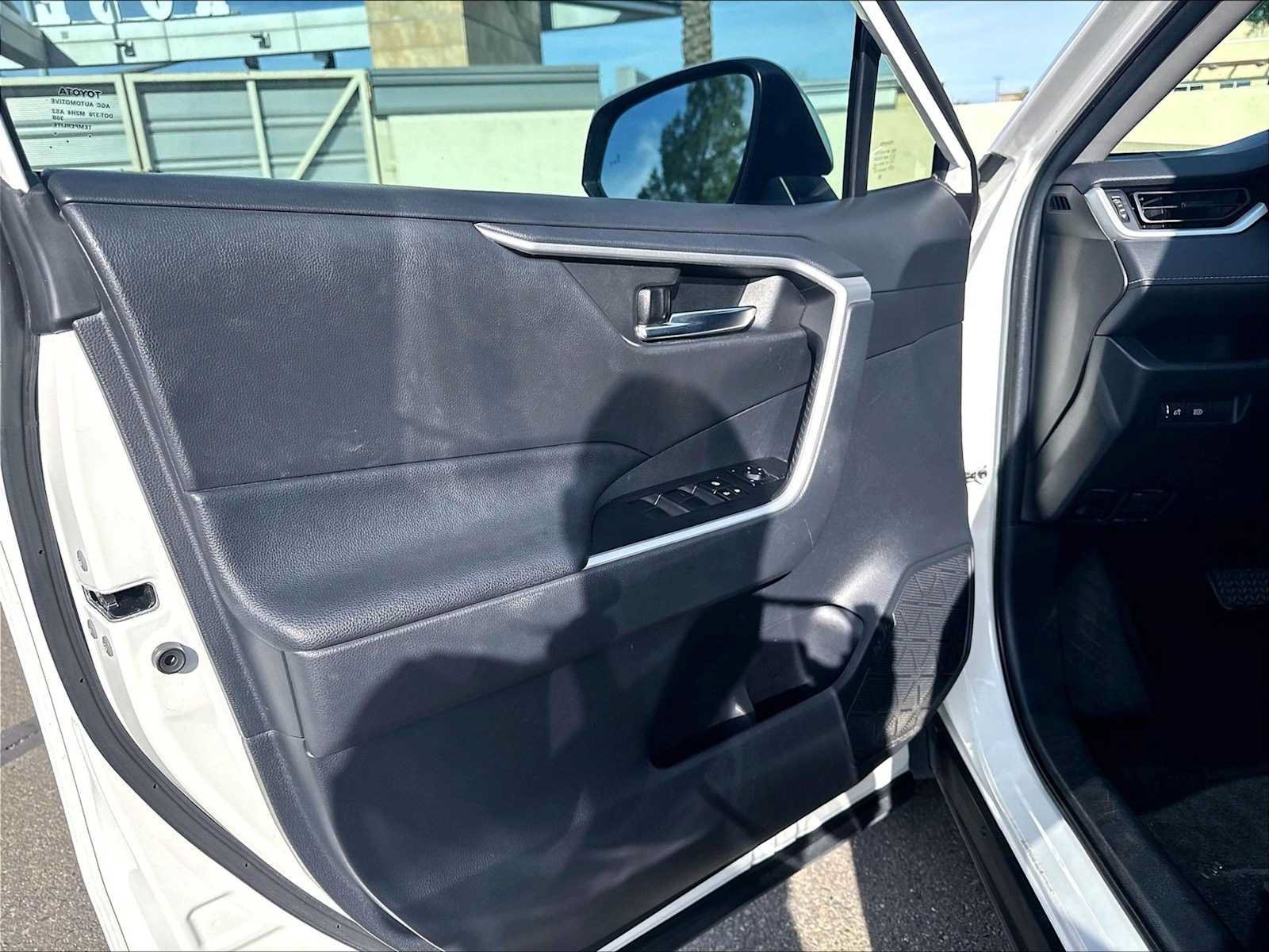 Used 2019 Toyota RAV4 XLE AWD/4WD image 24
