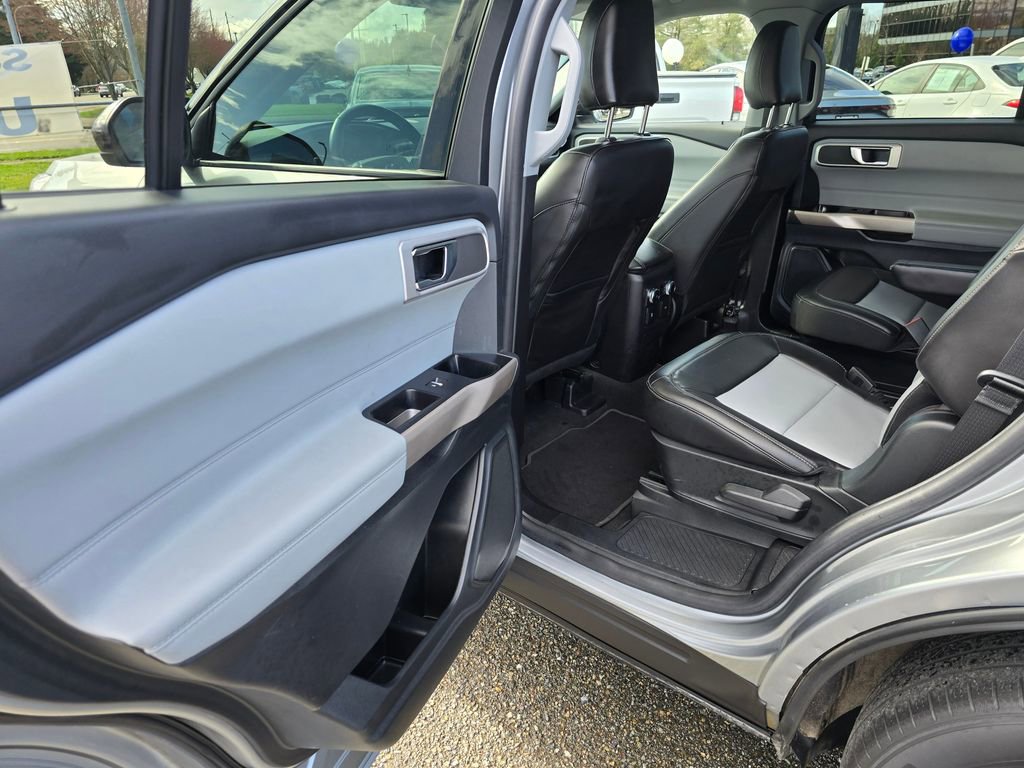 Used 2022 Ford Explorer XLT w/ Equipment Group 202A image 11