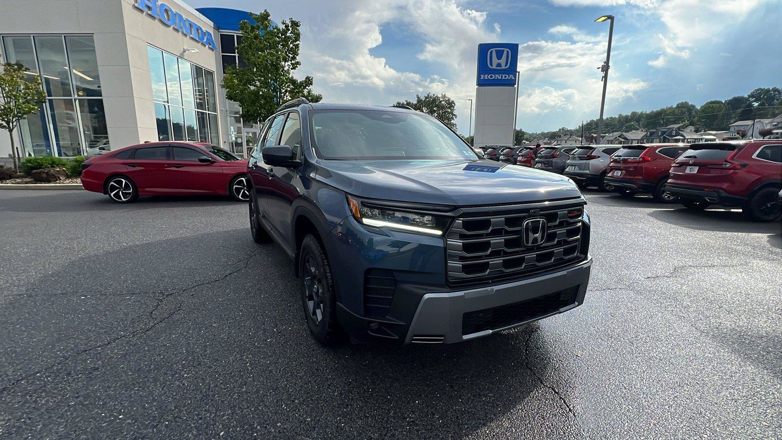 Used 2026 Honda Pilot TrailSport image 2