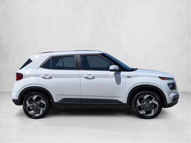 Used 2023 Hyundai Venue SEL FWD image 4