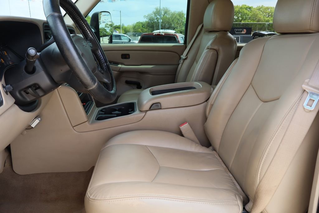 Used 2006 Chevrolet Silverado 2500 LT w/ Heavy-Duty Power Package image 22