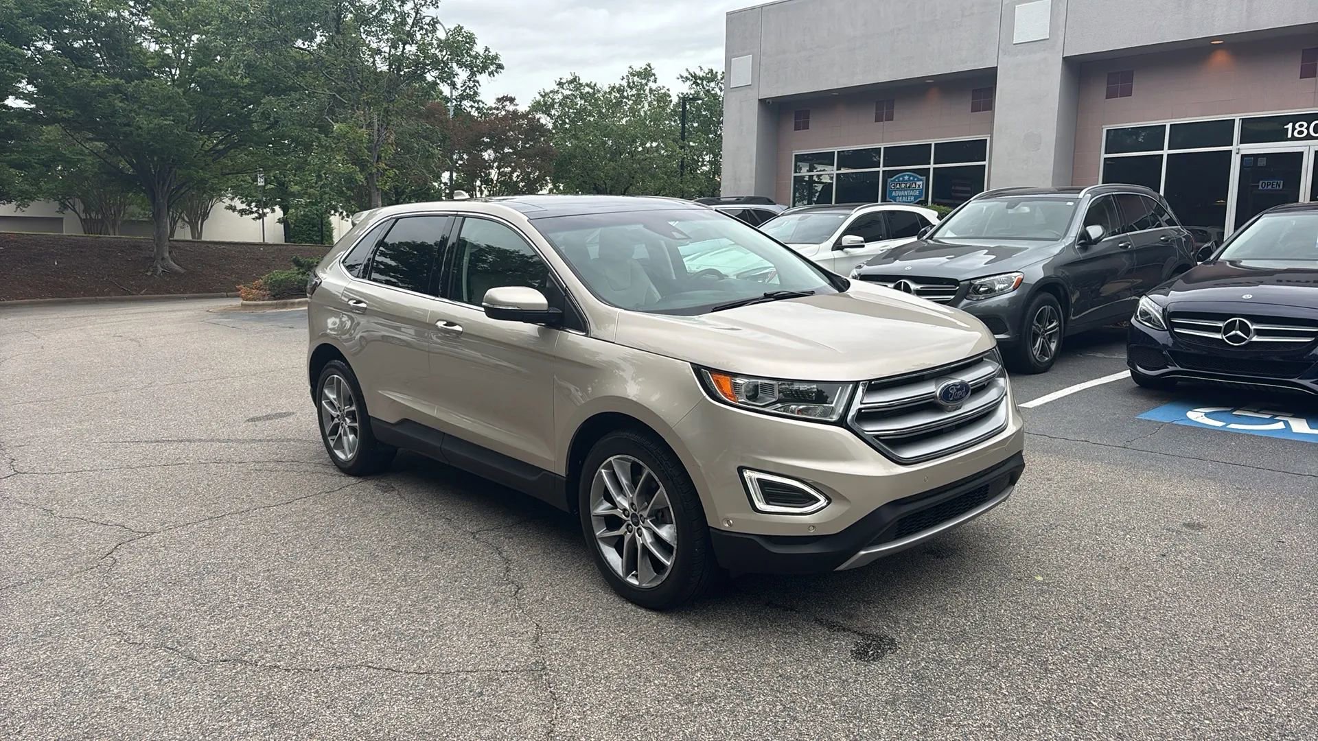 Used 2018 Ford Edge Titanium w/ Equipment Group 302A FWD image 3