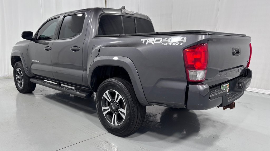 Used 2016 Toyota Tacoma TRD Sport AWD/4WD image 7