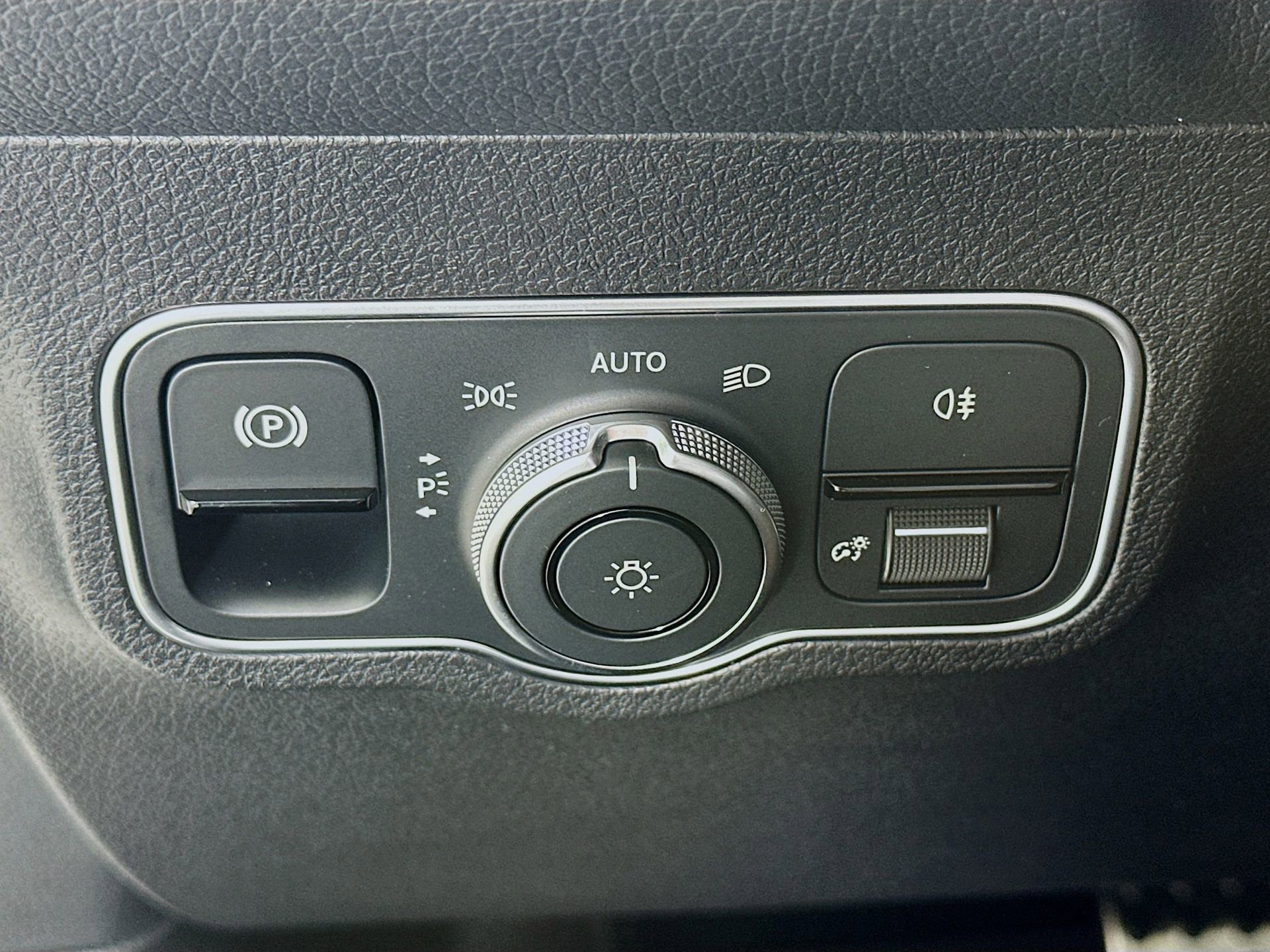 New 2026 Mercedes-Benz GLB 250 image 11