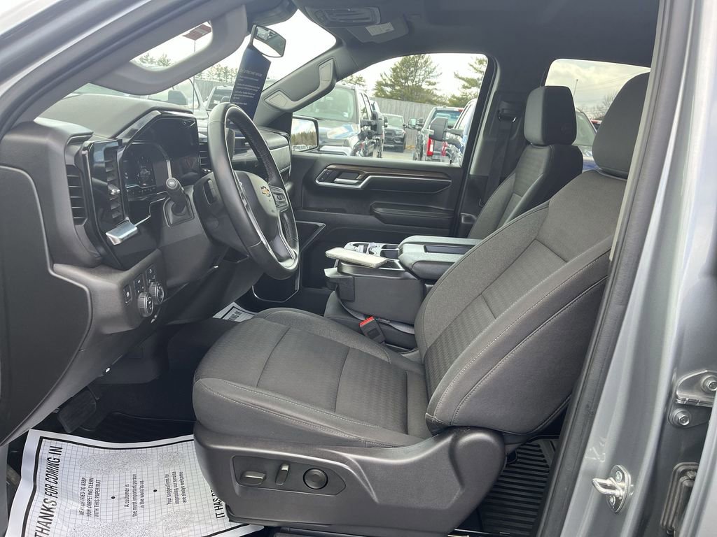 Used 2024 Chevrolet Silverado 1500 LT AWD/4WD image 6