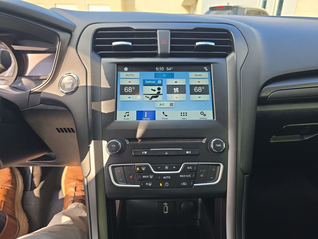 Used 2018 Ford Fusion SE w/ Equipment Group 201A image 26