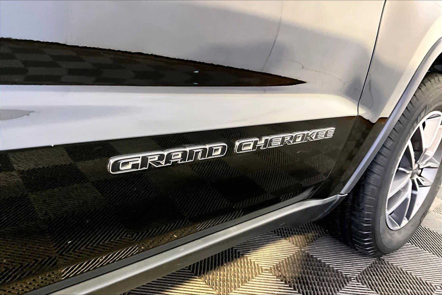 Used 2020 Jeep Grand Cherokee Limited AWD/4WD image 10