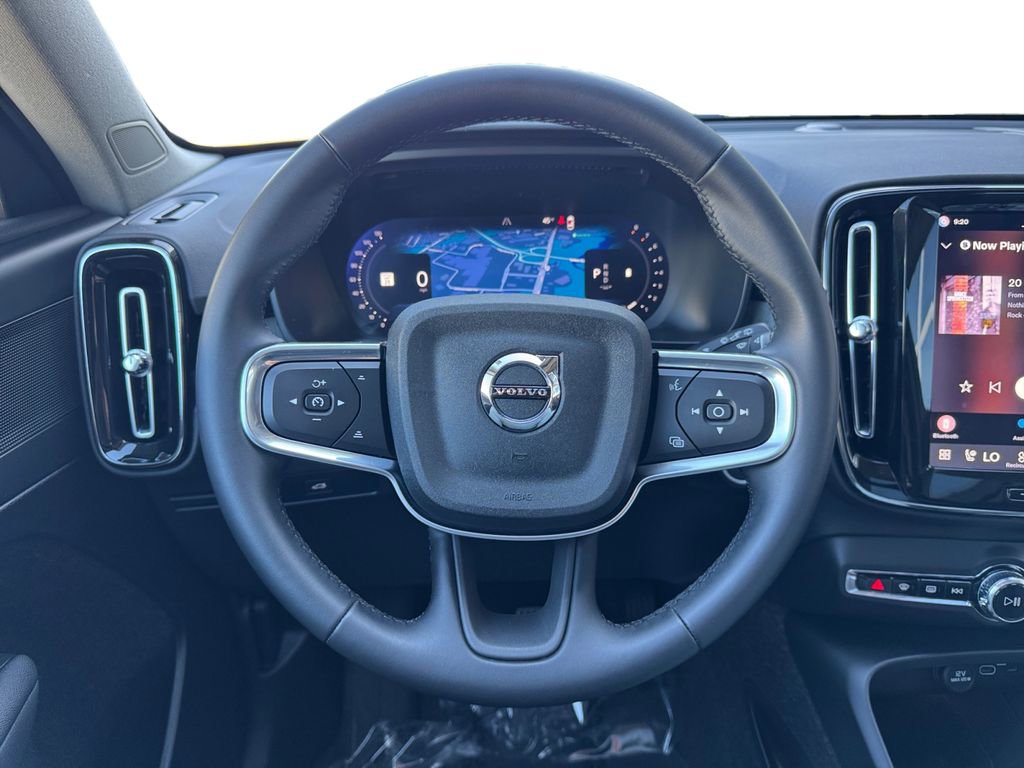 Certified 2025 Volvo XC40 B5 Plus AWD/4WD image 15