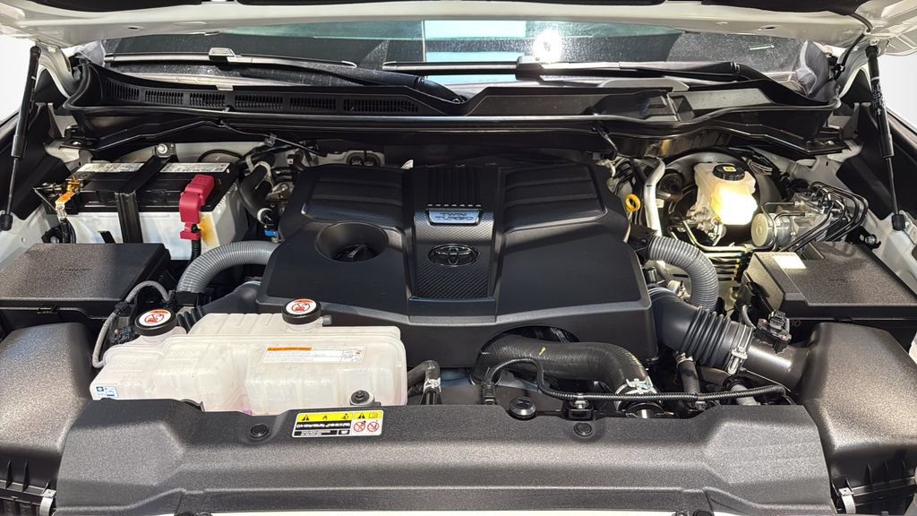 Used 2025 Toyota Tundra Limited AWD/4WD image 37