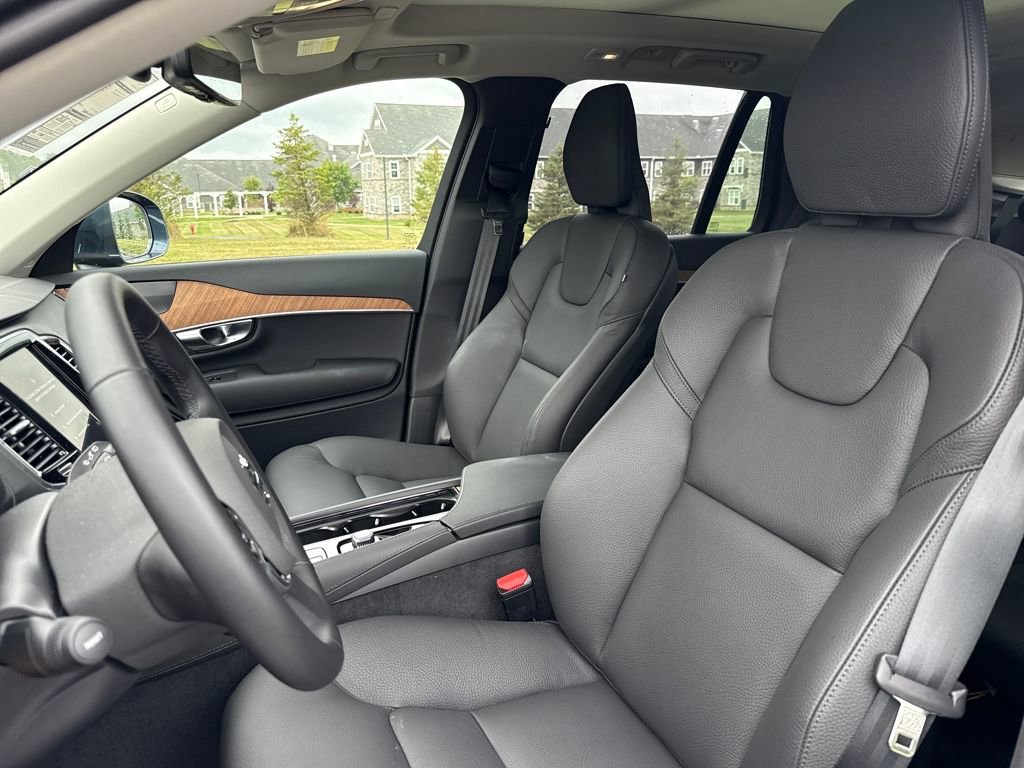 Used 2025 Volvo XC90 B6 Plus w/ Protection Package image 11