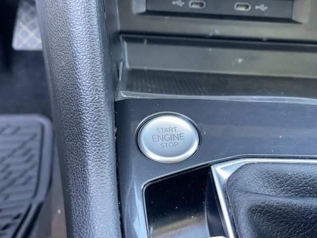 Used 2022 Volkswagen Tiguan SE w/ Panoramic Sunroof Package image 18