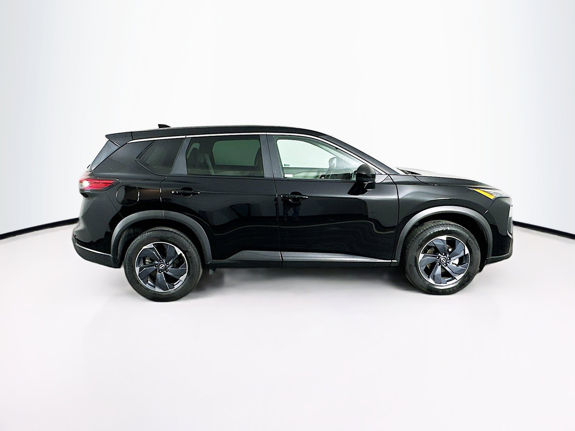 Used 2025 Nissan Rogue SV image 10