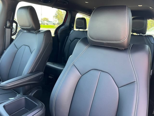 New 2026 Chrysler Pacifica Select FWD image 10
