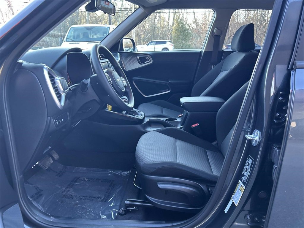 Used 2025 Kia Soul LX w/ LX Technology Package image 11