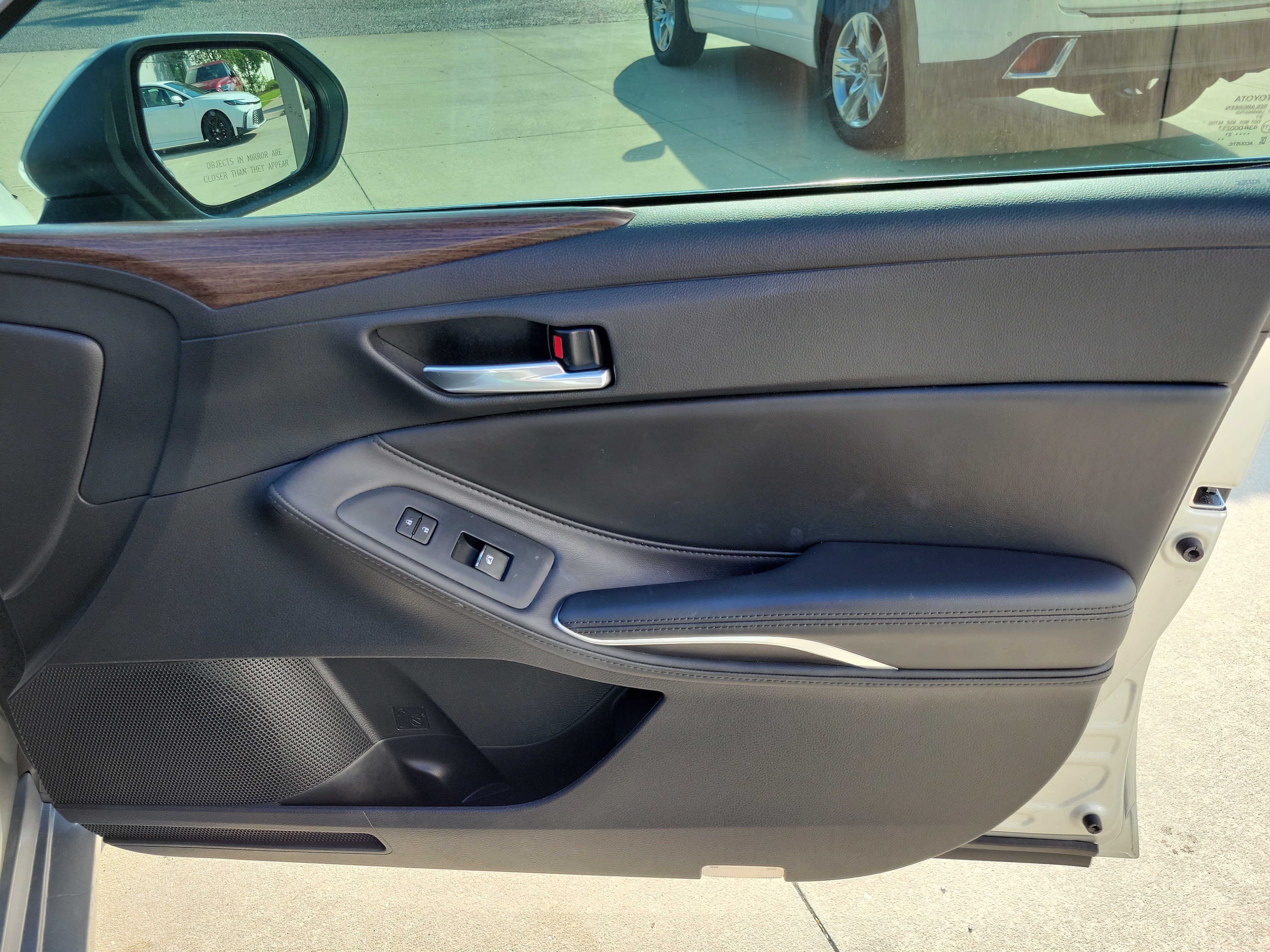 Used 2021 Toyota Avalon XLE w/ Moonroof Package FWD image 30