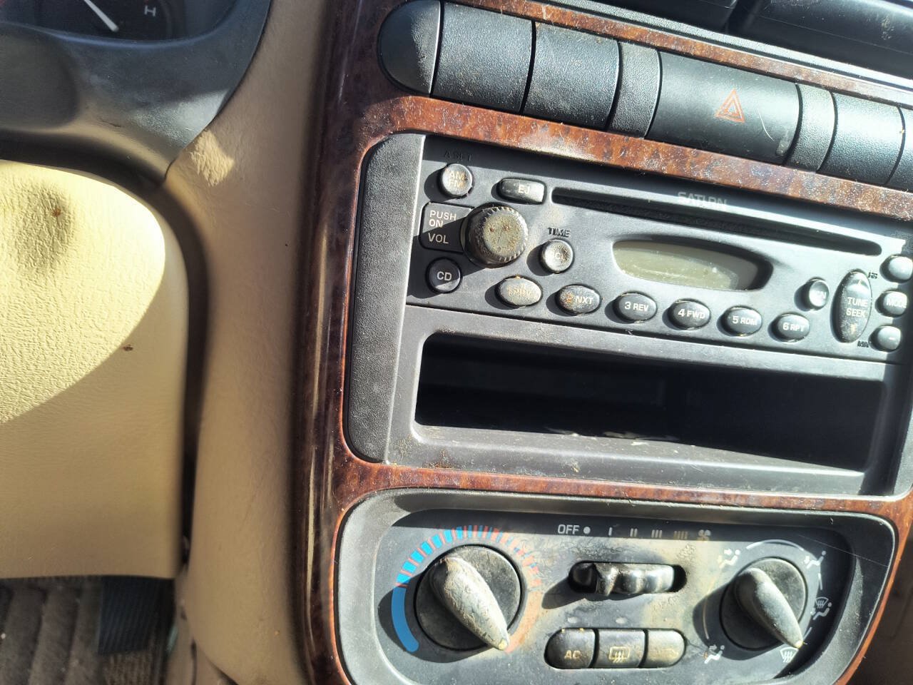 Used 2001 Saturn L-Series L200 FWD image 32