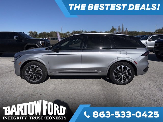 Used 2025 Lincoln Nautilus Reserve image 8