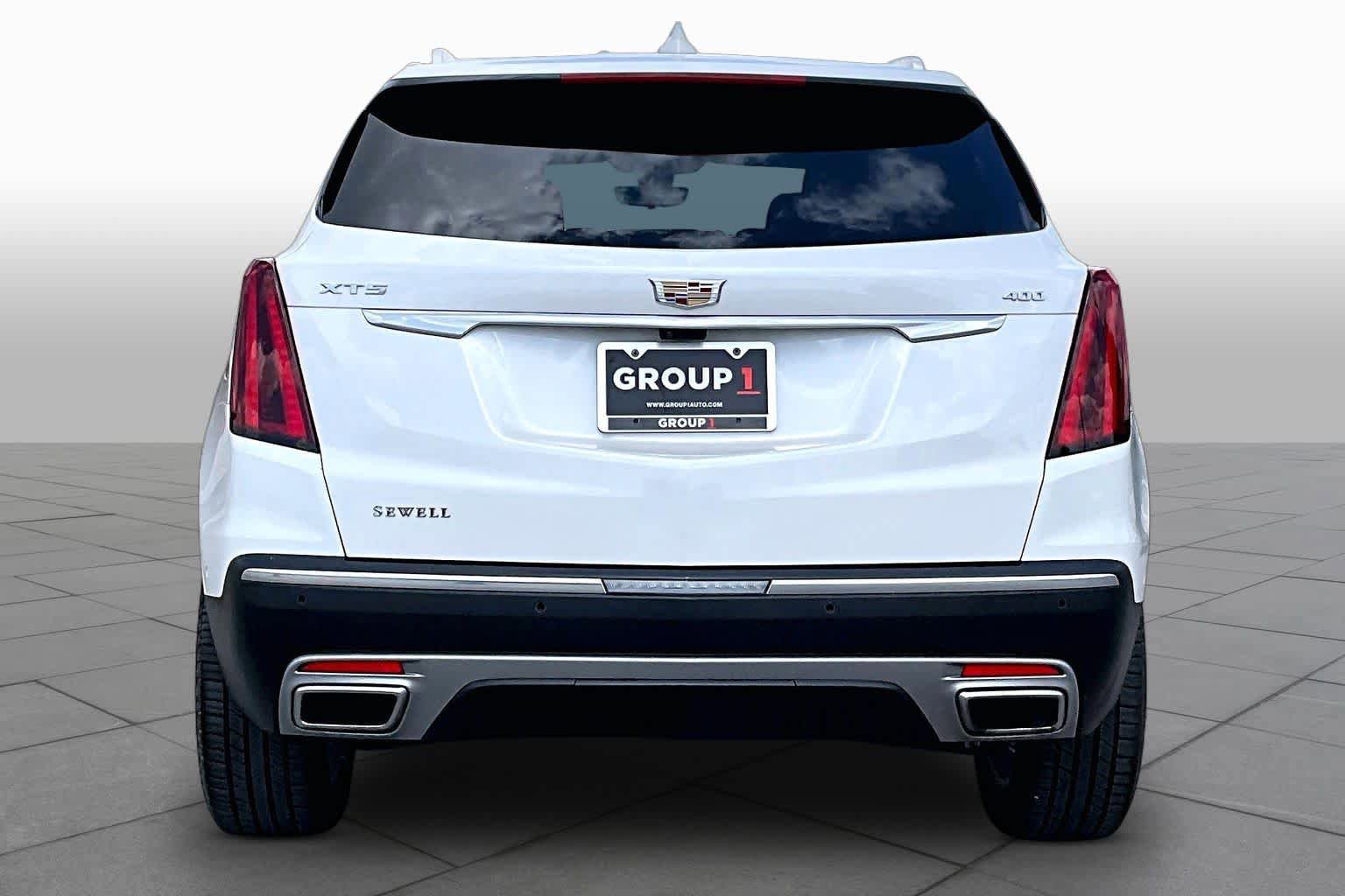 Used 2023 Cadillac XT5 Premium Luxury w/ Technology Package FWD image 5