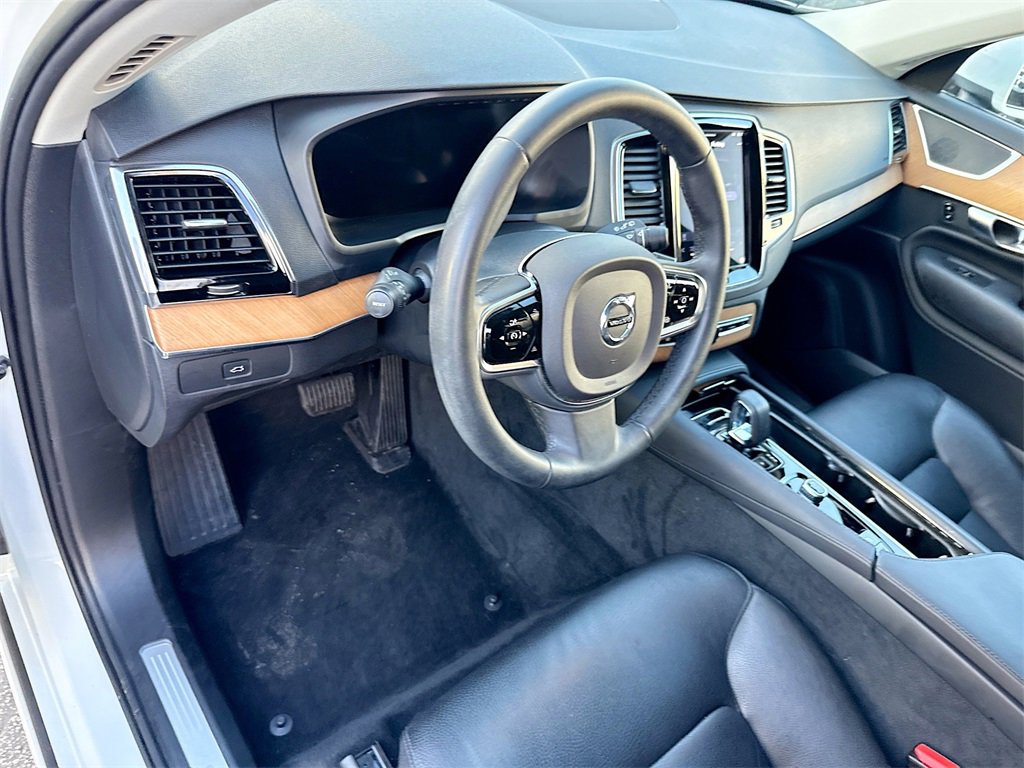 Used 2023 Volvo XC90 B5 Plus w/ Protection Package Premier image 10
