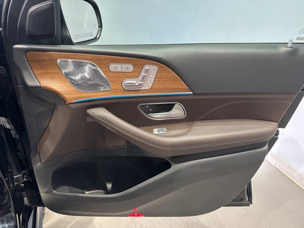 Used 2023 Mercedes-Benz GLS 450 4MATIC w/ AMG Line Exterior image 42