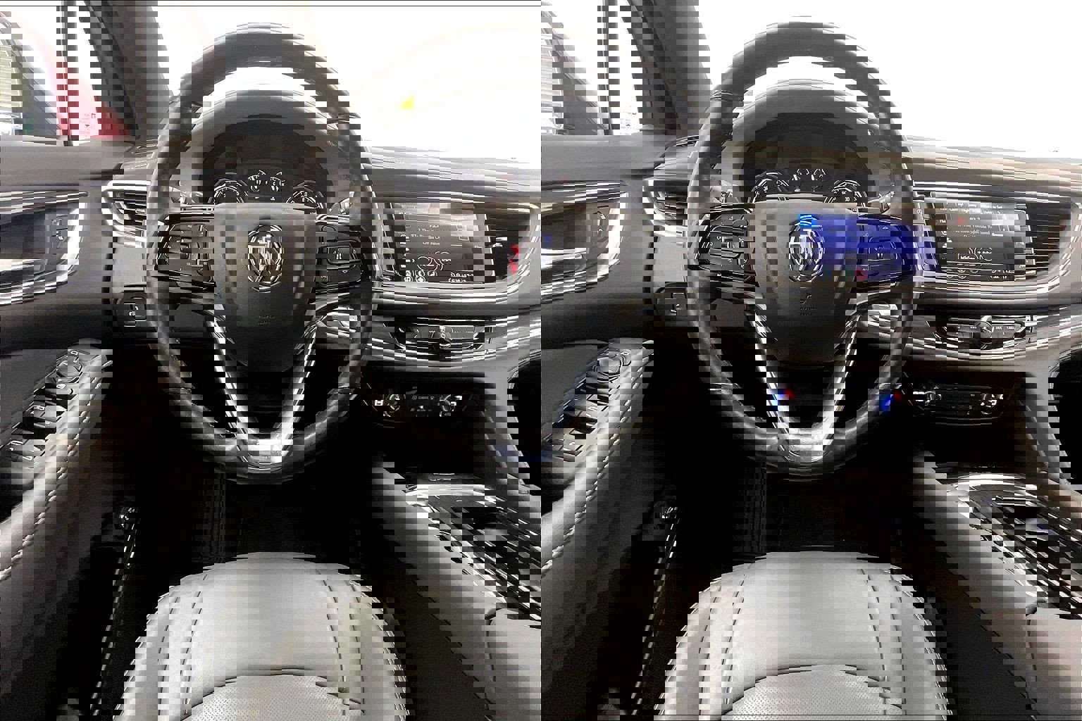 Used 2023 Buick Enclave Essence image 4