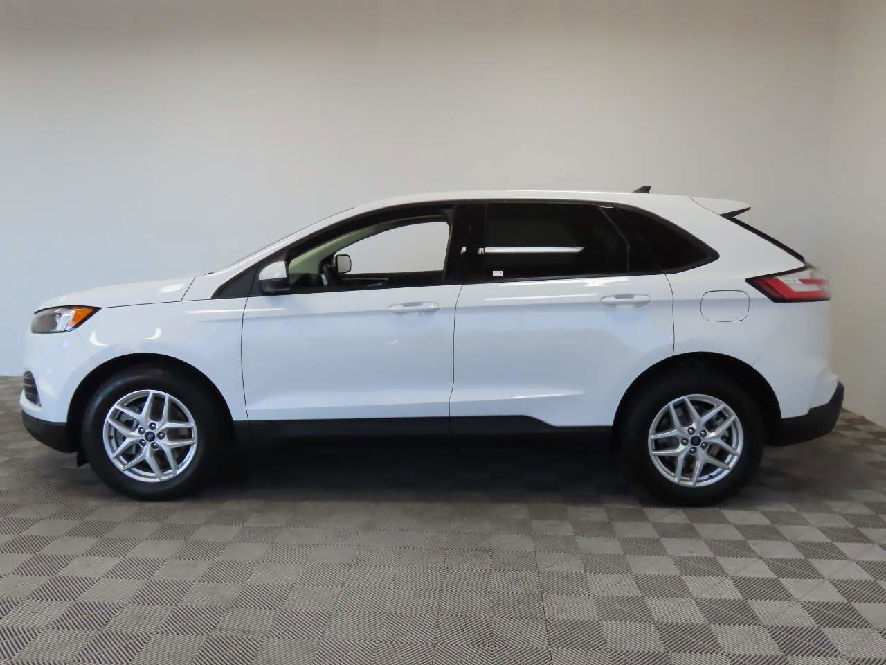 Used 2022 Ford Edge SEL w/ Convenience Package image 5