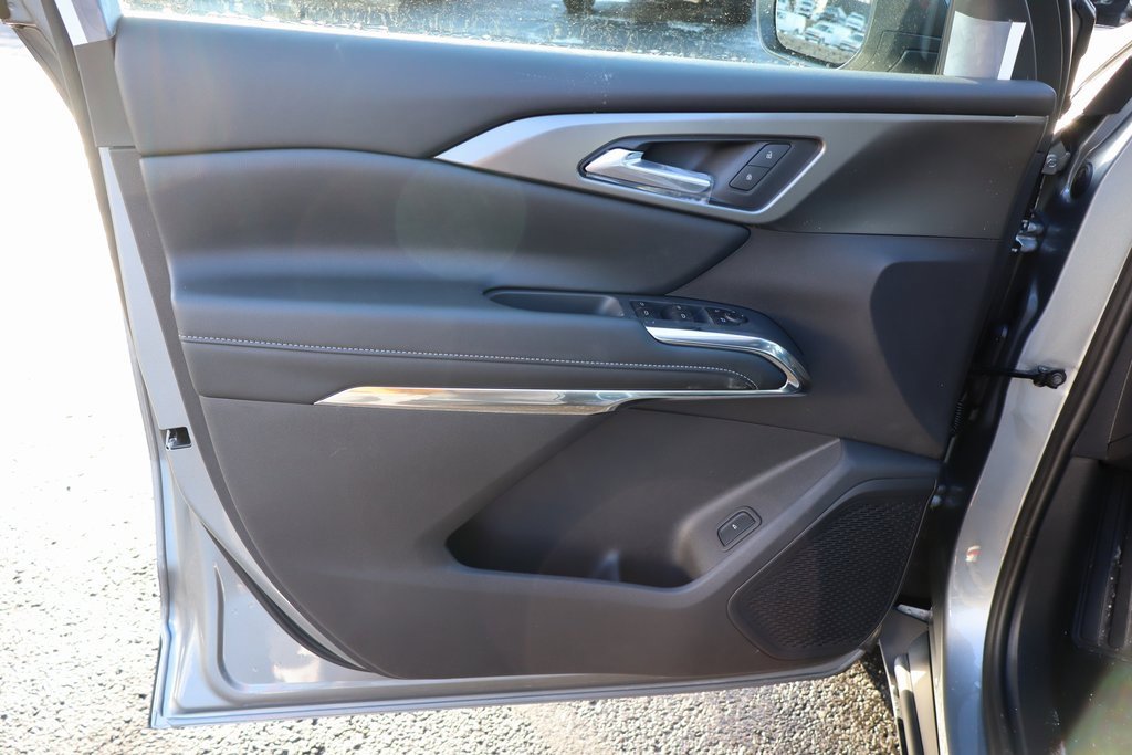 New 2026 Chevrolet Traverse LT w/ Driver Confidence Package image 3