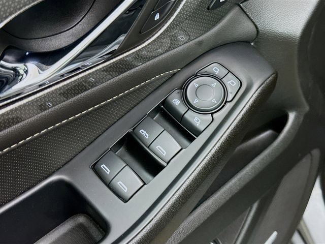 Used 2023 Chevrolet Traverse Premier image 19