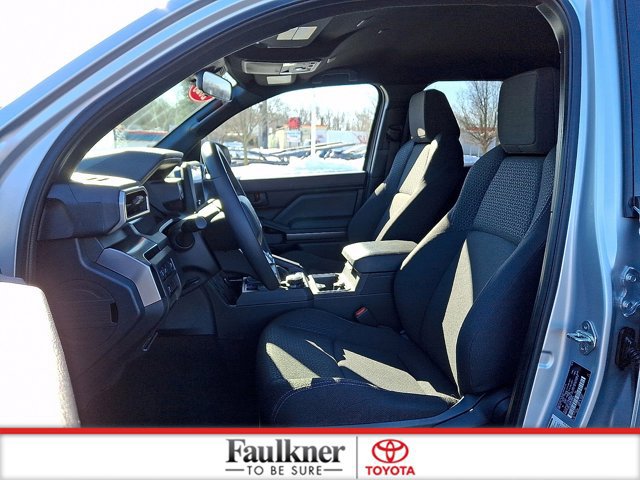 Used 2025 Toyota 4Runner SR5 AWD/4WD image 11