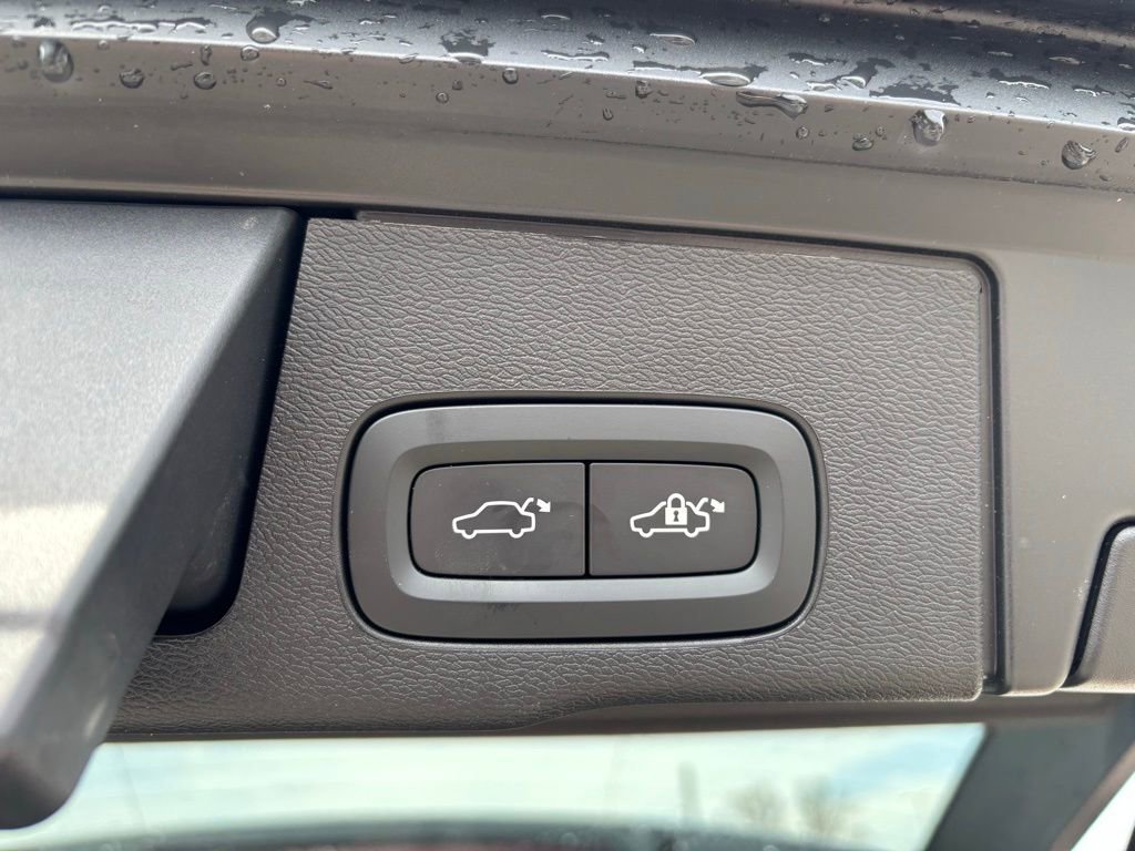 Used 2023 Volvo XC60 B5 Plus w/ Climate Package AWD/4WD image 25