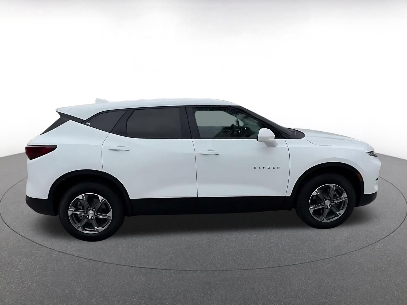 Used 2025 Chevrolet Blazer LT FWD image 16