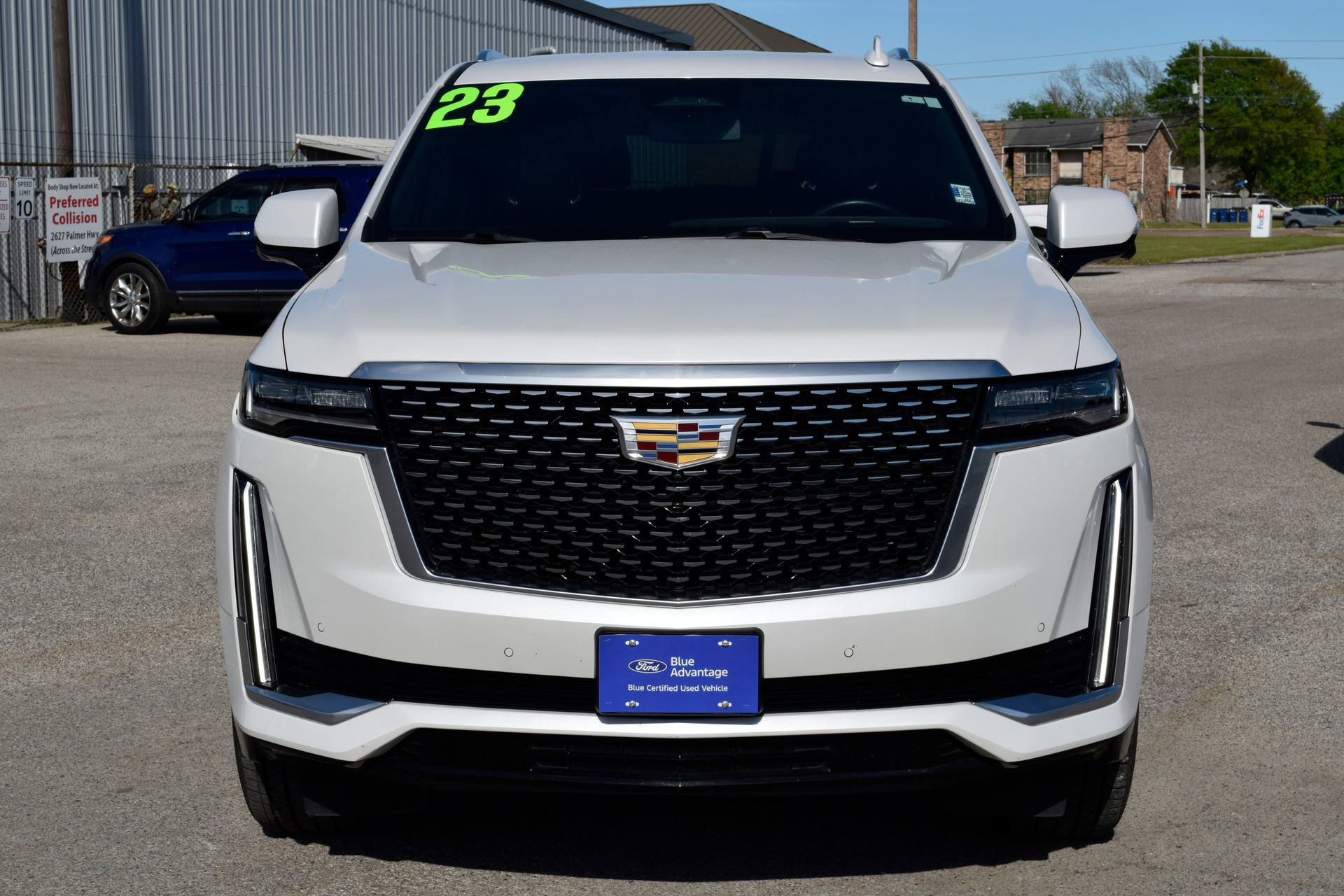 Used 2023 Cadillac Escalade Luxury image 2