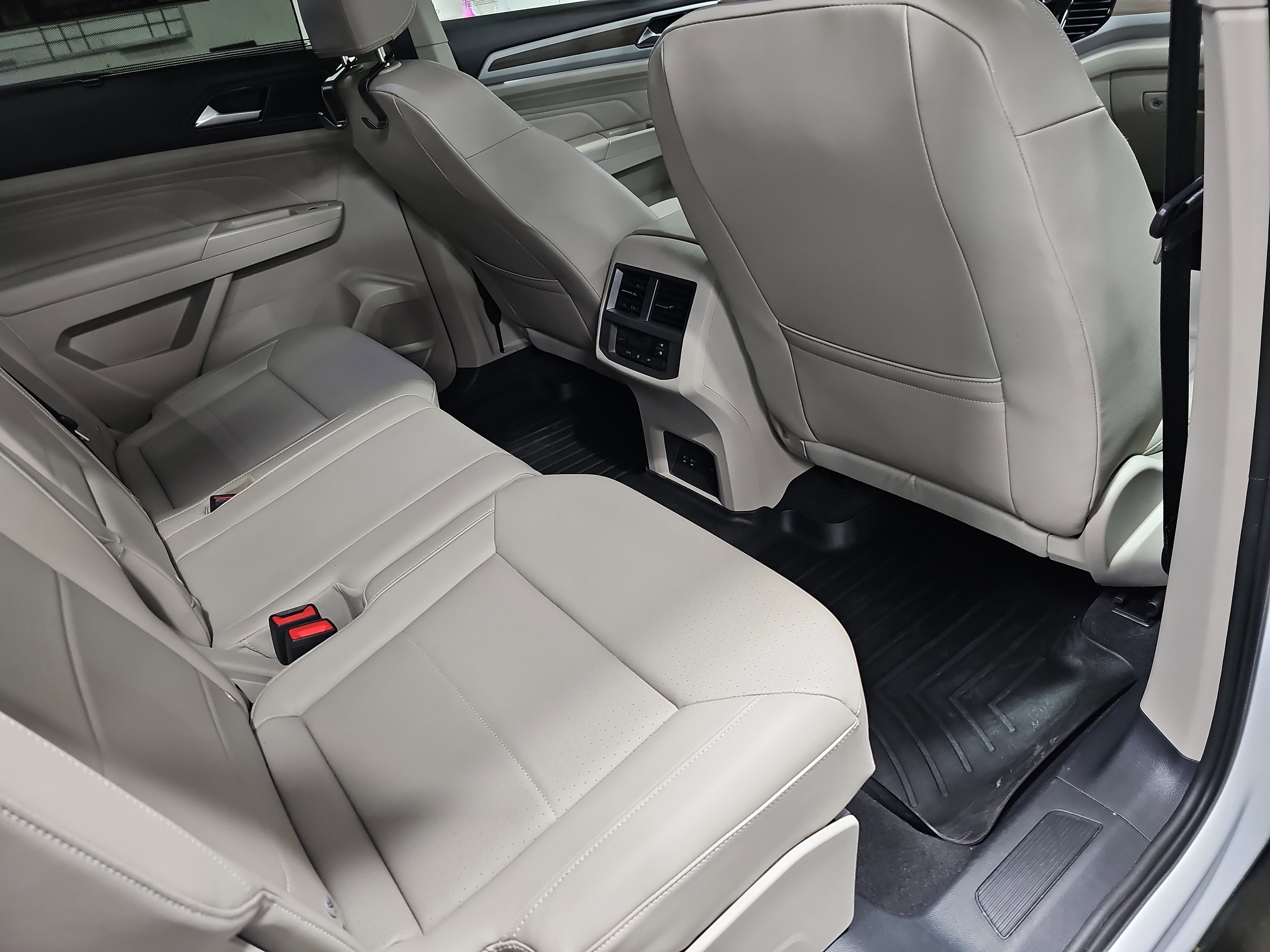 Used 2023 Volkswagen Atlas SEL image 11