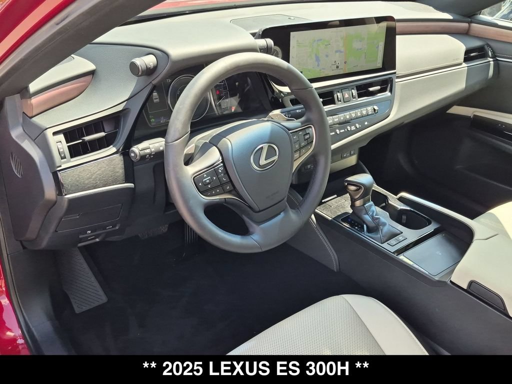 Used 2025 Lexus ES 300h w/ Premium Package FWD image 2