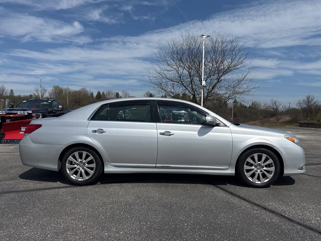 Used 2011 Toyota Avalon Limited image 3