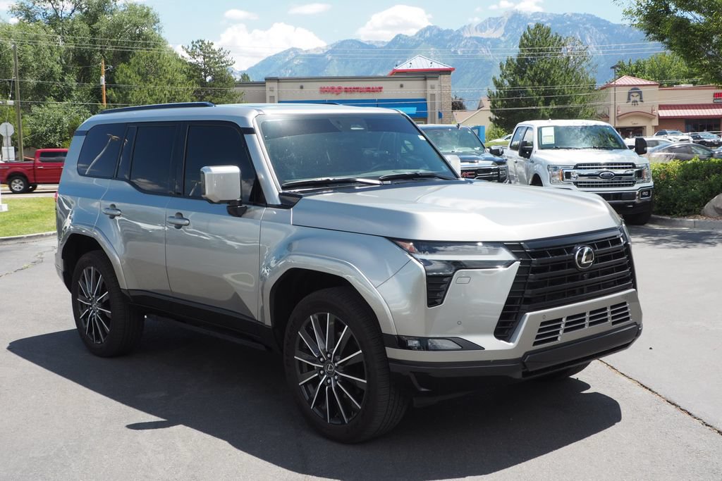 Used 2025 Lexus GX 550 w/ Accessory Package (31) AWD/4WD image 3