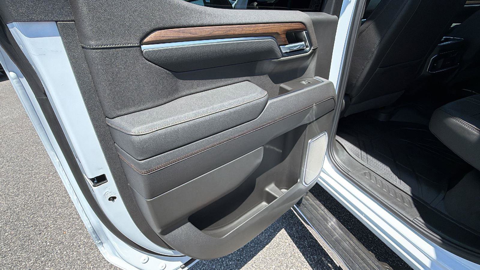 New 2026 Chevrolet Silverado 1500 High Country AWD/4WD image 16