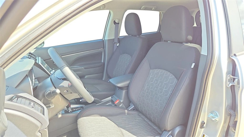 Used 2025 Mitsubishi Outlander Sport LE image 26