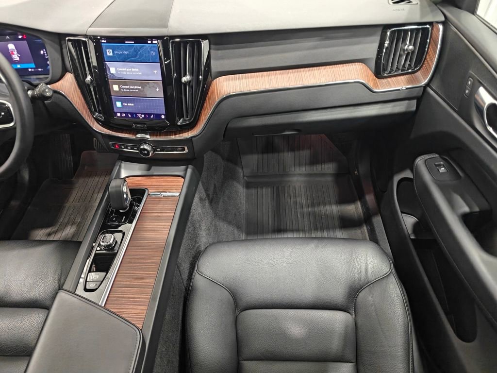 Used 2023 Volvo XC60 B5 Plus image 22