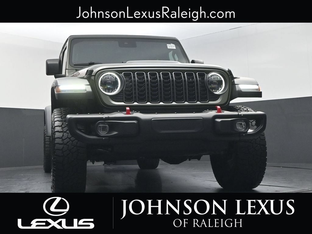 Used 2024 Jeep Gladiator Rubicon w/ Convenience Group AWD/4WD image 17