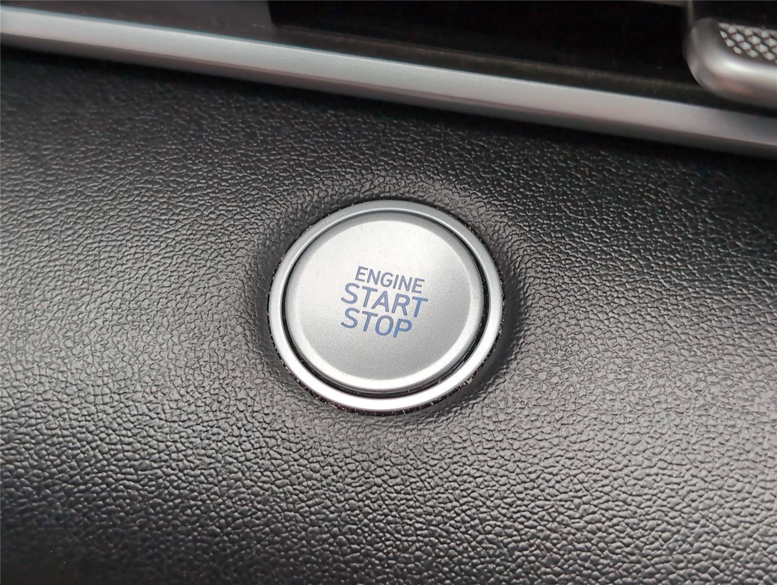 Used 2021 Hyundai Elantra SEL w/ Convenience + Premium Package image 25