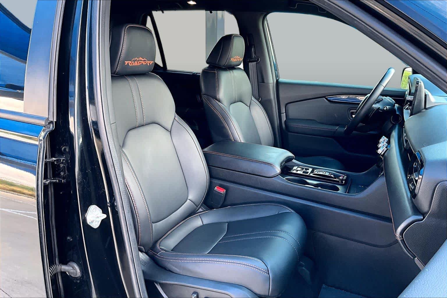 Used 2025 Honda Pilot TrailSport image 9