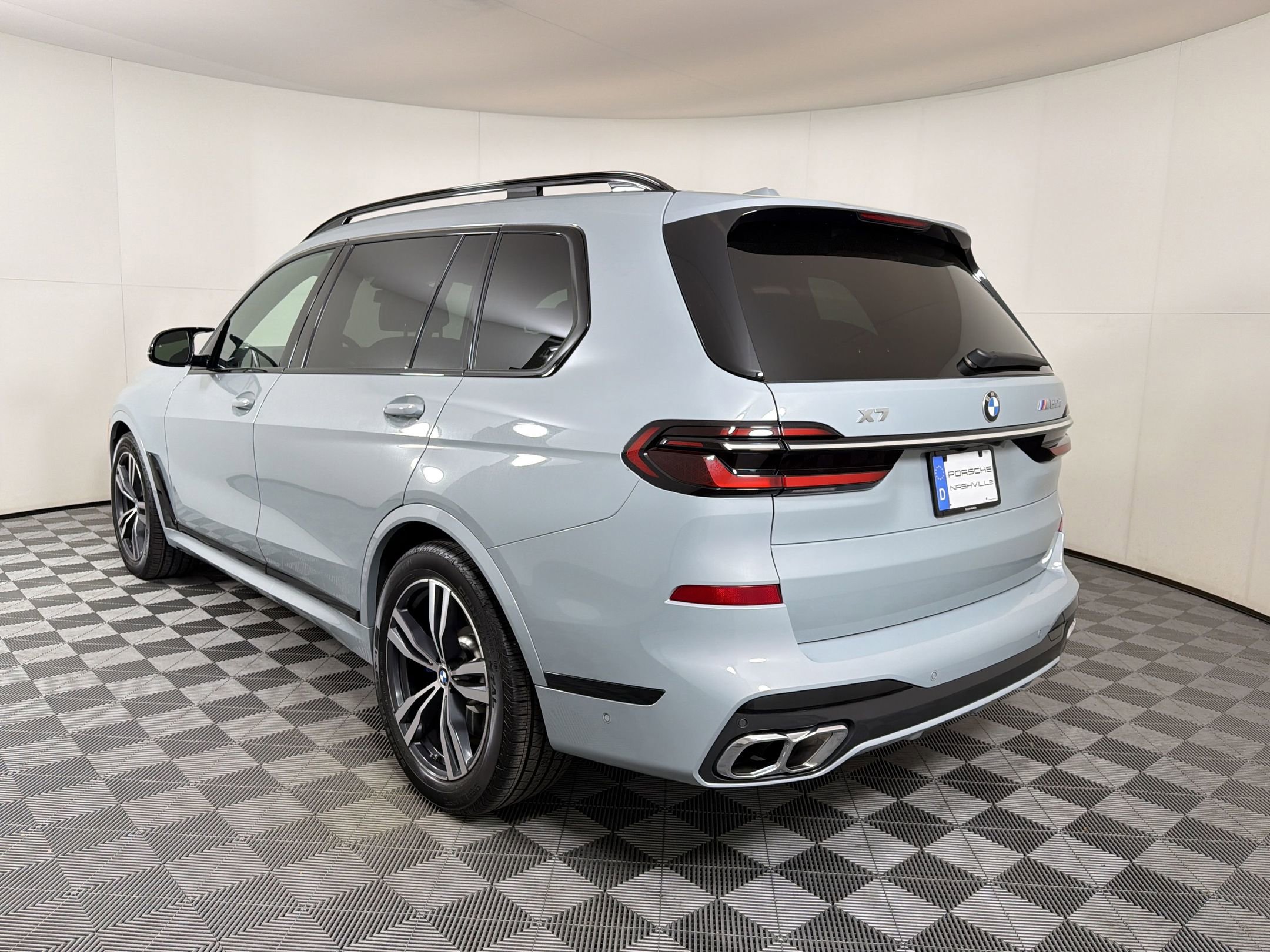 Used 2025 BMW X7 M60i w/ Climate Comfort Package AWD/4WD image 3