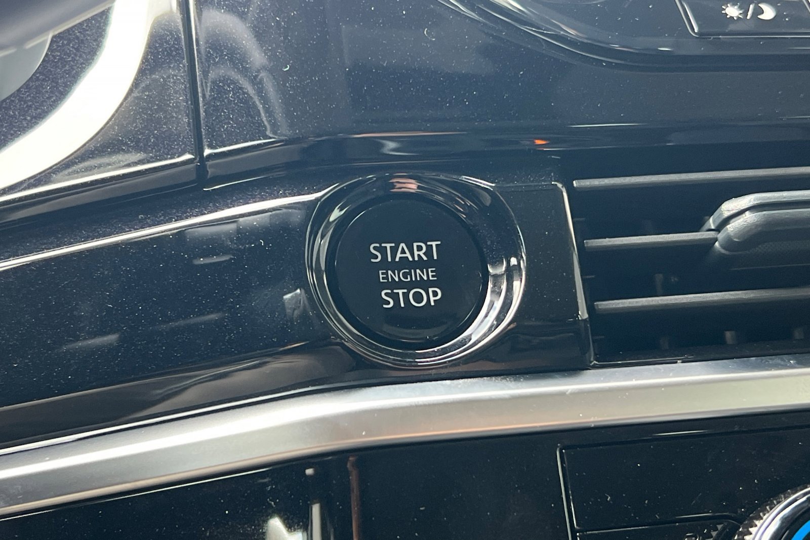 New 2025 Nissan Pathfinder SL w/ Lighting Package (N92) image 27