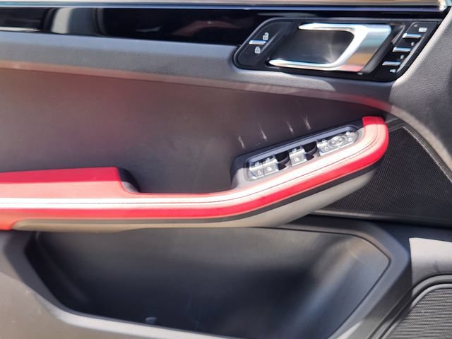 Used 2020 Porsche Macan AWD/4WD image 24