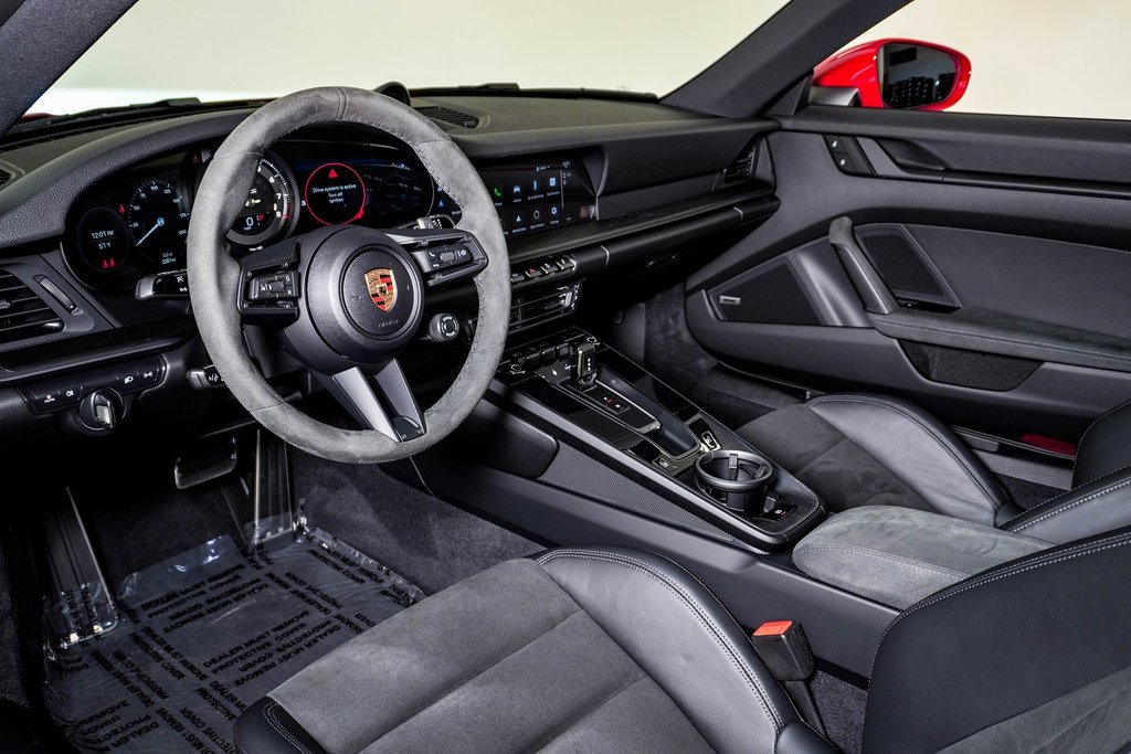 Certified 2024 Porsche 911 Carrera GTS image 4